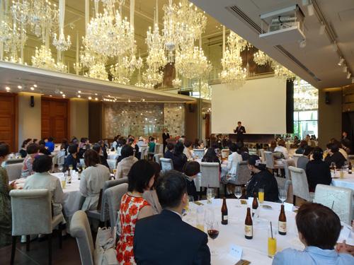 全国から約９０人の会員が参加した「Ｓｕｍｍｅｒ　Ｐａｒｔｙ」会場の様子